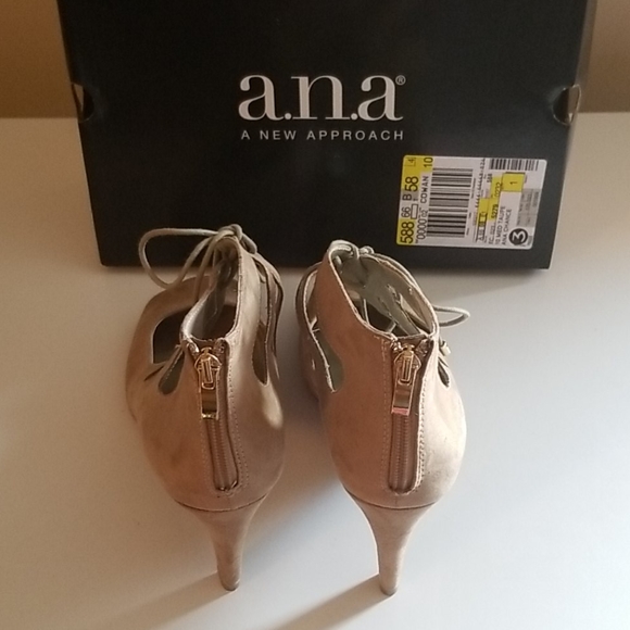 Shoes - Picture 5 of 6